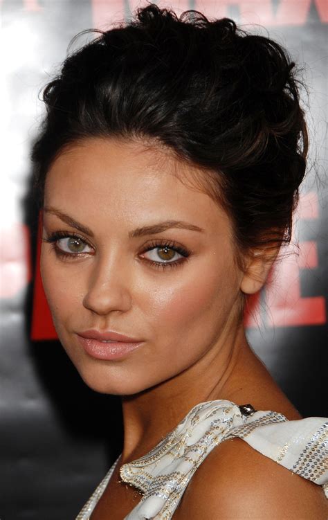 Mila Kunis Eyes A Makeup Combo That Makes Your Eyes Glow To Steal From Mila Kunis Glamour