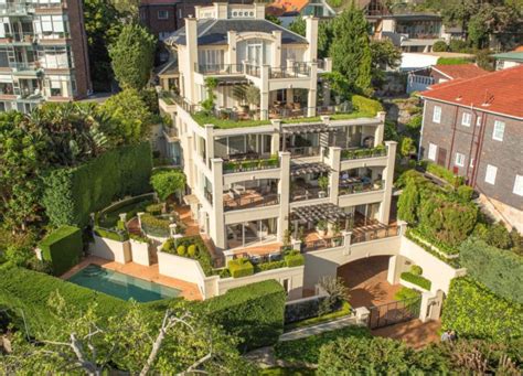 Timeless Luxury Garden Apartment Overlooking Sydney
