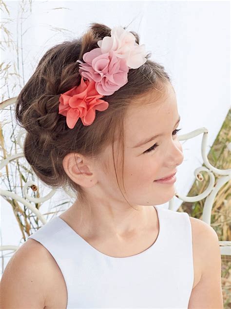 Coiffure avec noeud papillon, cheveux long hair bow tutorial hairstyle for long hairdans ce tuto coiffure je vous montre comment realiser une belle. Coiffure Fille Facile Avec Fleurs - Pony Frisuren