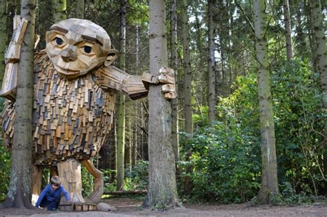 Des Trolls Dans Les Forêts De Boom Belgique Vidéo Etrange Et Insolite