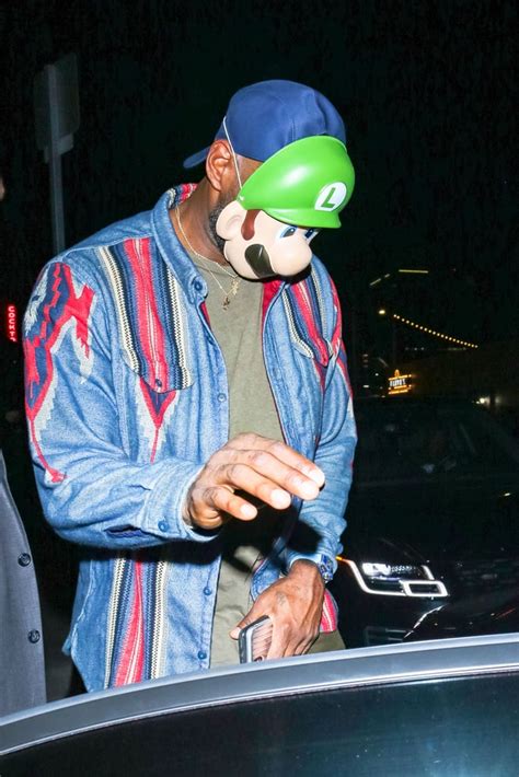 Lebron James Wearing A Luigi Mask For Halloween Lebron James Dressed As Edward Scissorhands