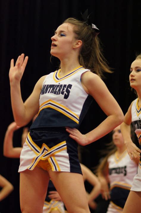 24 Times That Cheerleaders Proved They Excel In Wardrobe Malfunctions