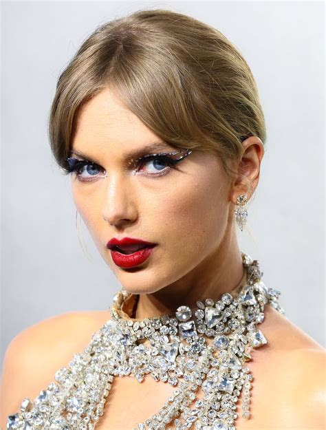 Crystal Eyeliner Looks Inspired By Taylor Swift