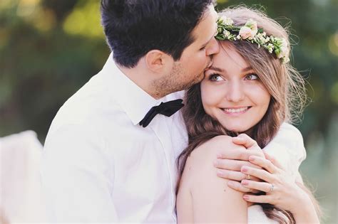 15 Modern Must Have Wedding Poses For Brides And Grooms Printique An Adorama Company