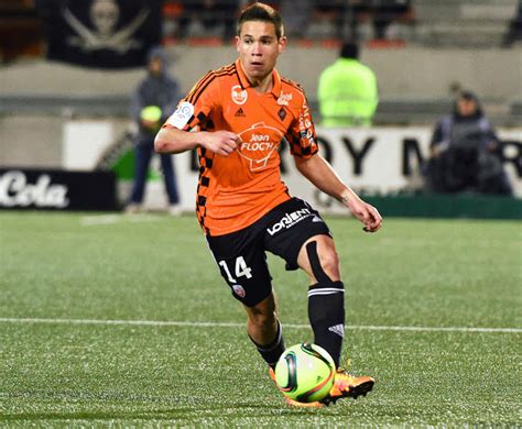 Raphael guerreiro is widely regarded as one of the most enterprising players in the bundesliga, having been a pivotal figure for borussia dortmund since arriving from lorient in the summer of 2016. Le Télégramme - Guerreiro à Dortmund