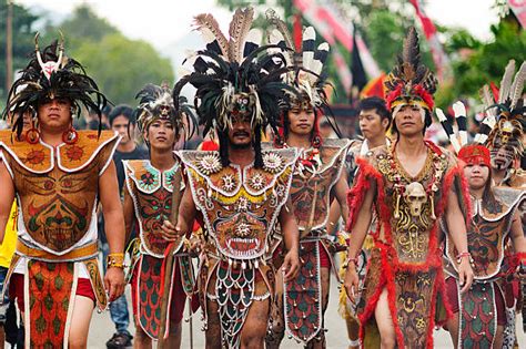Fakta Unik Dibalik Suku Dayak Penghuni Asli Pulau Kalimantan