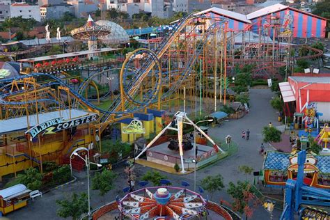 Lokasi dan Jam Buka Surabaya Carnival, Theme Park dengan ...