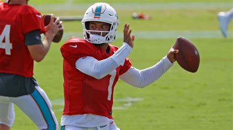 Dolphins Rookie Qb Tua Tagovailoa Looks Healthy In Teams First Padded
