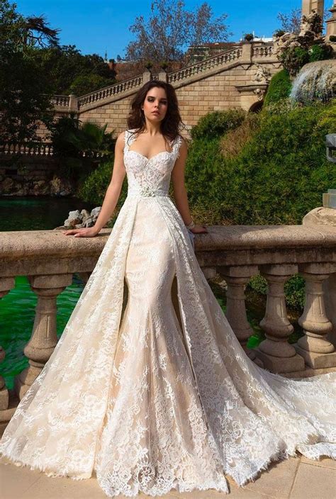 The Most Gorgeous Wedding Dresses Wedding Dress Detachable Cape