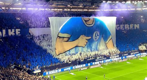 Riesige Choreo Der Schalke Fans Gegen Freiburg