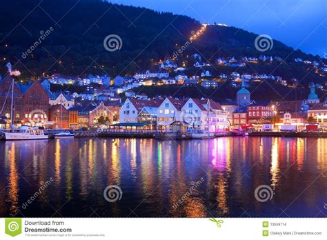 Panorama Da Noite De Bergen Noruega Foto De Stock Imagem De Lighting