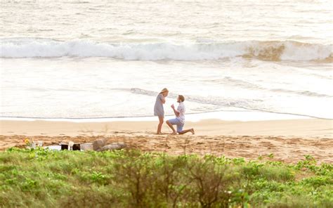 Romantic Beach Picnic Proposal Cody Alexus Engaged On Maui Proposal Photographer Maui