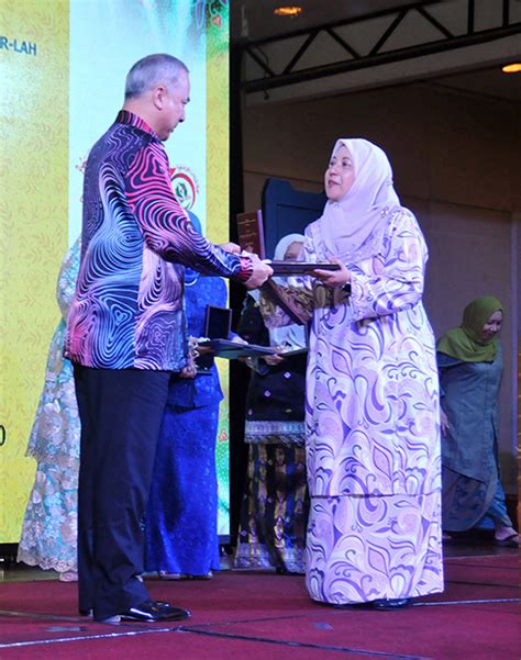 Ucsi scholarship a light at the end of the tunnel for chemical engineering student. USM News Portal - PROFESOR DATUK DR. ASMA ISMAIL PENERIMA ...