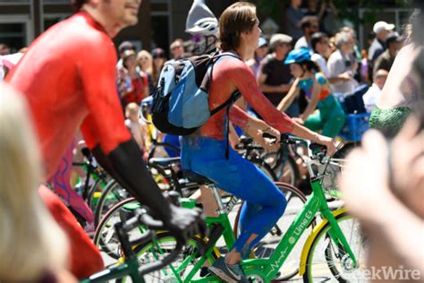 Braking Nudes Seattle S Naked Solstice Cyclists Use Spin Ofo And Limebike In New Bike Baring
