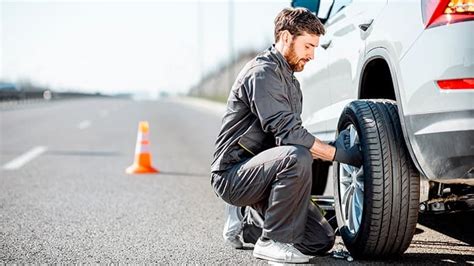 How Can We Use Roadside Assistance Cover In Car Insurance