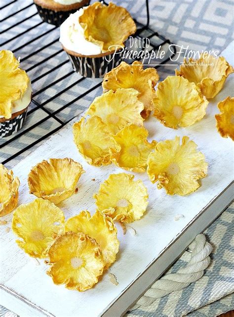 Dried edible flowers for cakes. How to make dried pineapple flowers | Dried pineapple ...