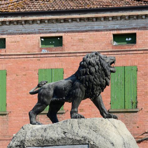 Angrily Publuc Square Decoration Bronze Statue Of A Roaring Lion