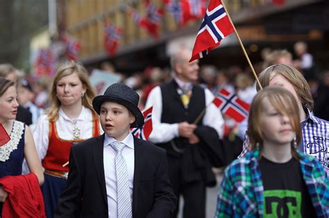 Today's doodle commemorates norway constitution day on the 17th of may, or as it's known by norwegians: Kinderweltreise ǀ Norwegen - Kinder in Norwegen