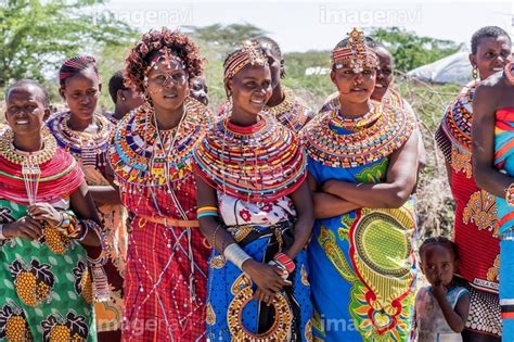 【アフリカ人 コスチューム 民族衣装 アフリカ 伝統 装飾 鮮やか】の画像素材 59137357 写真素材ならイメージナビ