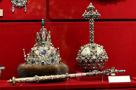 Pavan Mickey Amazing Crowns Of The Russian Emperors