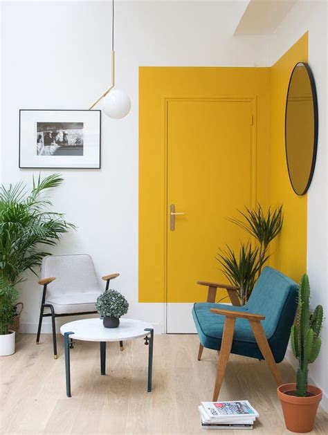 Bermain pola, warna, dan tekstur untuk desain ruang tamu kecil. Inilah Warna Cat Terbaik dan Terkeren Untuk Ruang Tamu Anda