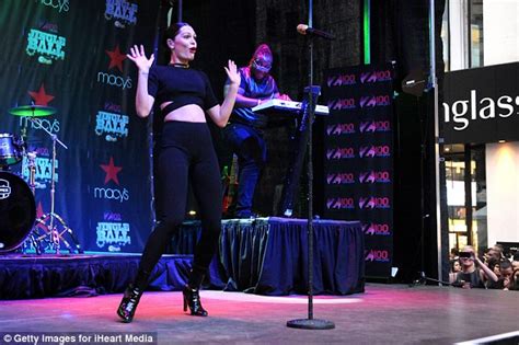 Burnin Up Onstage Jessie J Turns Up The Heat During Jingle Ball