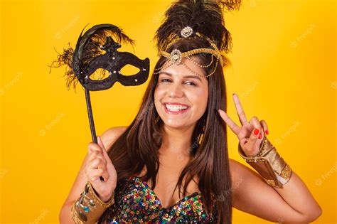 Premium Photo Beautiful Brazilian Woman In Golden Carnival Clothes