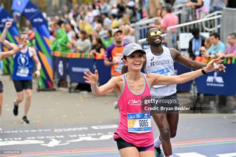 Chen Lo Finishes The The 2022 Tcs New York City Marathon On November News Photo Getty Images