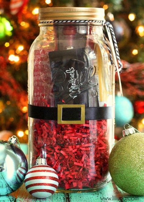 #christmas #christmasgifts #masonjar #masonjargifts #giftideas #giftinajar. Quick and Simple Christmas Gifts
