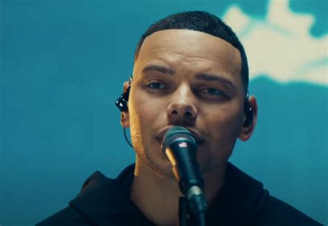 Kane Brown Performs Worship You On The Late Late Show Country Now