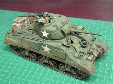 Us M4 Sherman Medium Tank Plastic Model Military Vehicle Kit 135