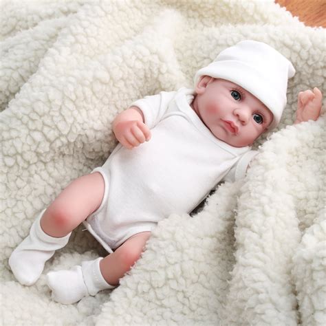 Oubeier Realistic Reborn Baby Doll Girls With Blinking Eyes