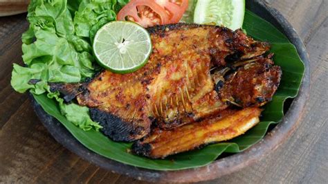 Wajar jika banyak lidah yang jatuh cinta pada rasanya yang khas. Resep Ikan Laut Bakar Bumbu Kecap - Lifestyle Fimela.com