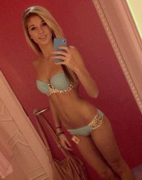 Hot Girls Just Love To Take Selfies In The Changing Room Pics