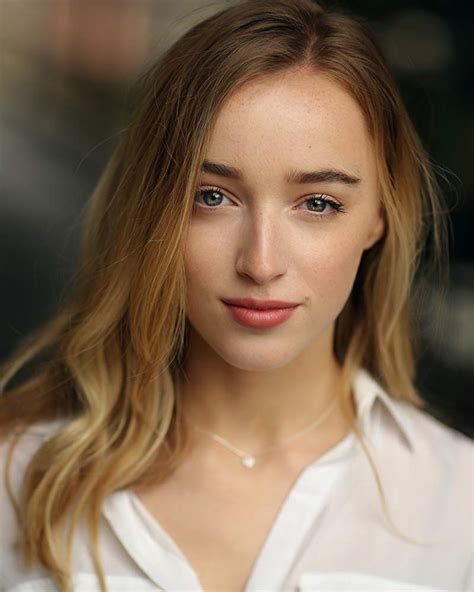 Phoebe dynevor is a rising actress who stars as a lead in shonda rhimes's lavish new period drama, bridgerton. Phoebe Dynevor | Bridgerton Wiki | Fandom
