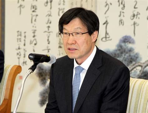 오일마사지도 사고 섹시한옷도 입고 스트립도 해주고. 철강협회, 제8대 회장에 권오준 포스코 회장 선임 - 아주경제