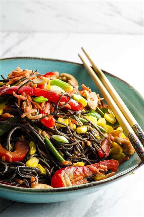 This vegetable lo mein is easy to make and comes together in under 30 minutes! 15 Minute High Protein Vegetable Lo Mein | Recipe ...