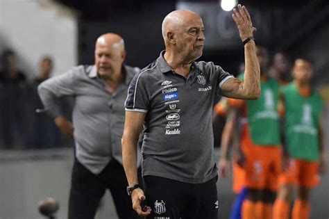 This is the profile site of the manager jesualdo ferreira. Jesualdo Ferreira deixa comando do Santos - JN