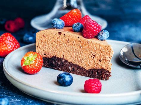 Den här tårtan gör du på ett kick! Chokladmoussetårta - recept med mousse och mandelbotten | Aftonbladet