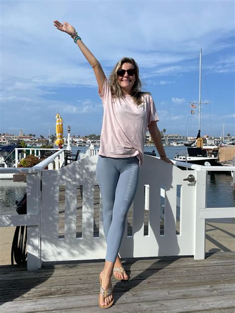 Walking around all day with a camel toe in my lulu lemon legging :) : r