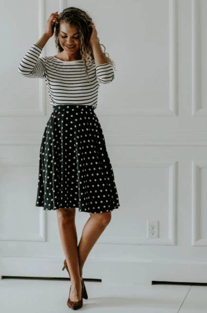 18 Outfits With Polka Dot Pleated Skirts Styleoholic