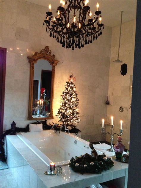 Christmas bathroom | Christmas bathroom, Christmas bathroom decor ...