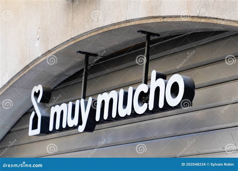 Muy Mucho Logo And Text Sign Of Store Of Home Decoration Design Shop