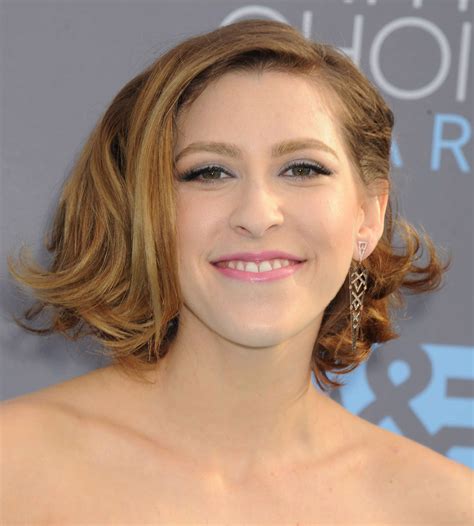 Eden Sher 2016 Critics Choice Awards 05 Gotceleb