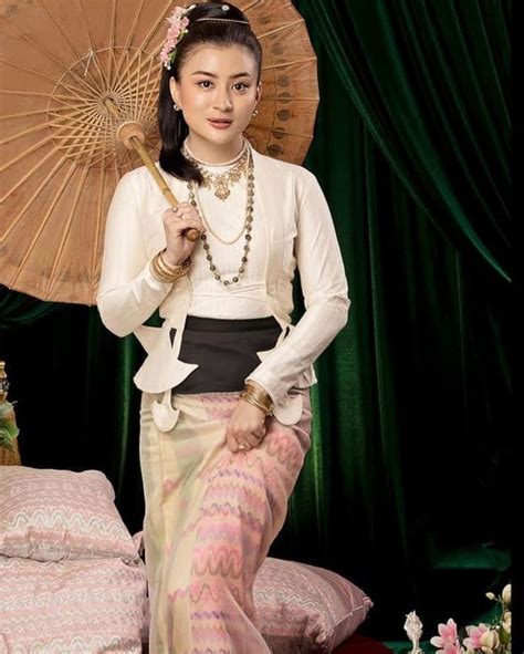 Wuit Hmone Shwe Yi In 2022 Traditional Dresses Designs Myanmar