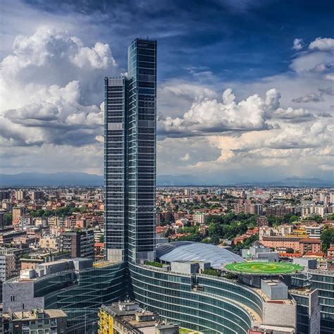 Palazzo lombardia provides office and support spaces in a form that is efficient, flexible, and accessible to the public, along with outdoor gathering places intended to enhance public life and. Palazzo Regione Lombardia. | Milano
