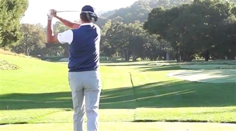 Wayne Gretzky Shows Off Golf Swing With Smooth Tee Shot