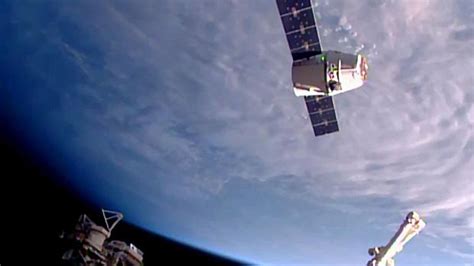 Spacex Dragon Delivers Inflatable Room To Iss Astronauts