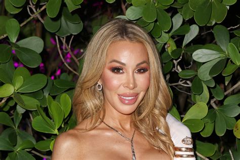 Lisa Hochstein Has “jungle Vibes” In A Feathered Minidress The Daily Dish