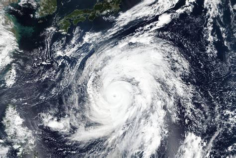 Super typhoon on track to drench Japan's main island